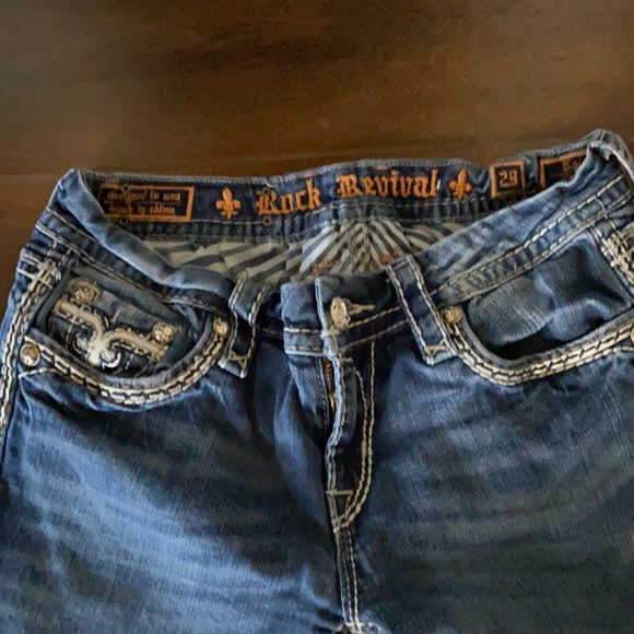 Super cute rock revival crop jeans.